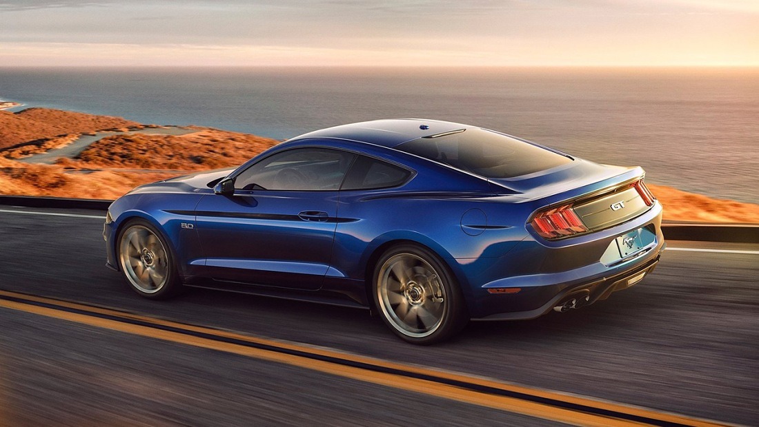 2019년식 포드 머스탱 블루 후측면 사진 출처 다음 자동차