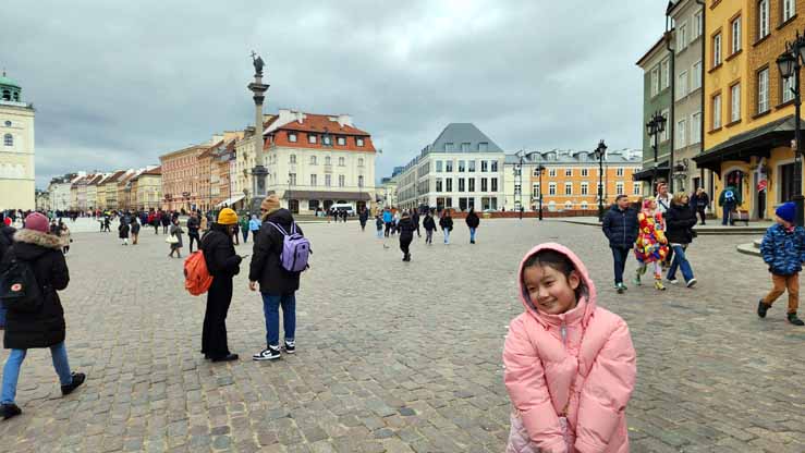 인형의 집같은 바르샤바 올드타운 속에서 2024년 3월 17일