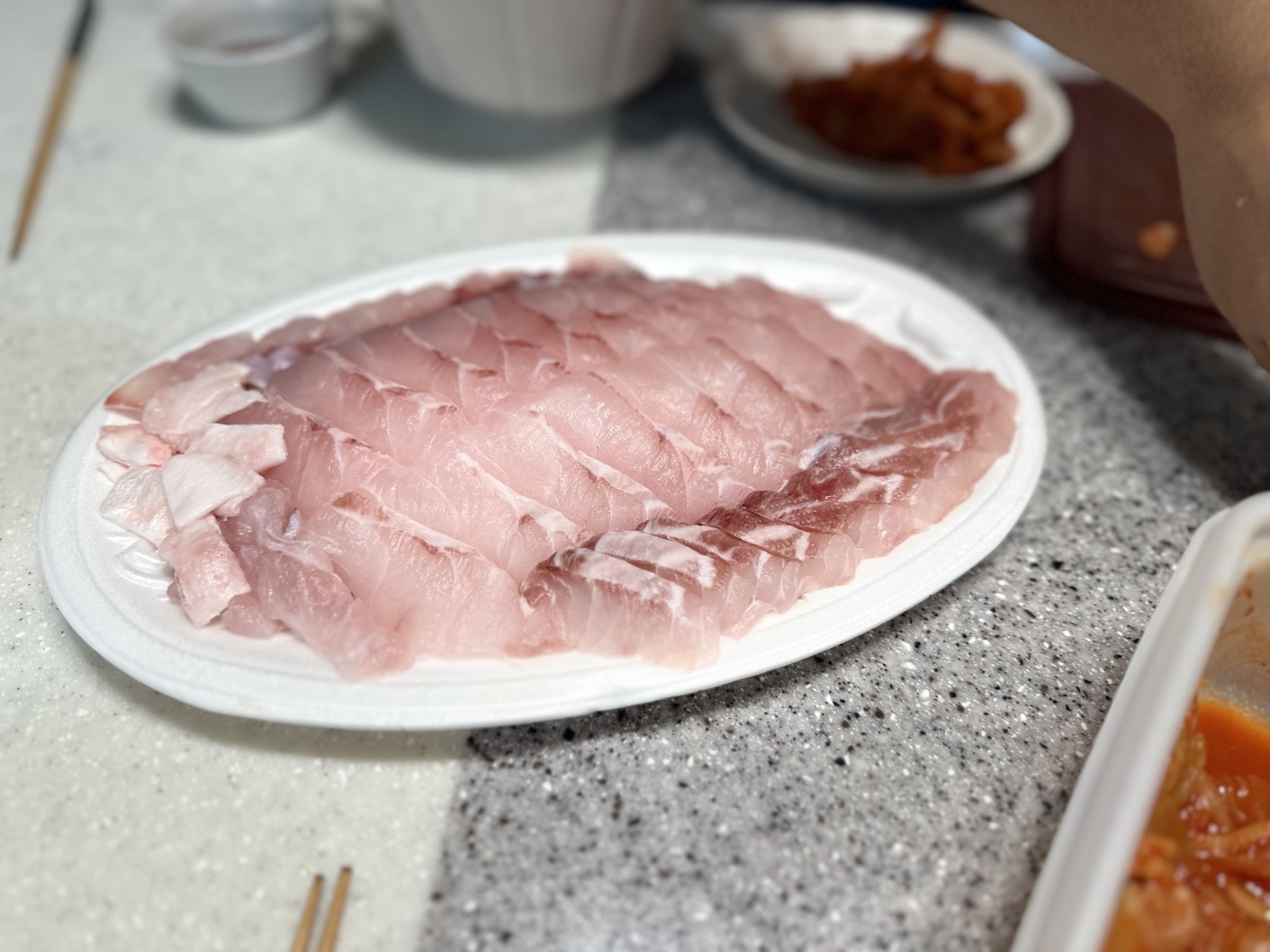 집에서 받은 민어회