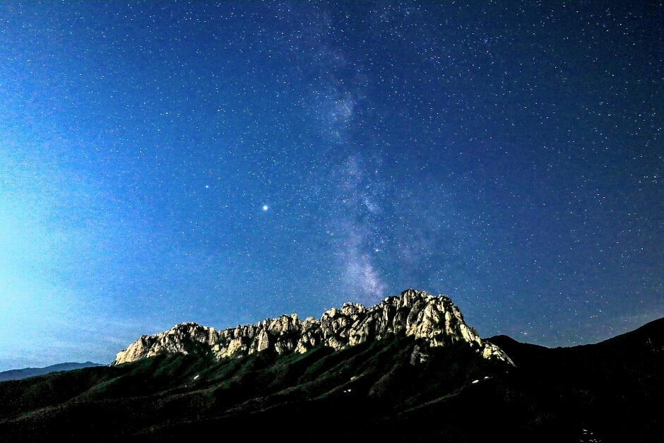 11월 여행지 추천 2024년 11월 한국 여행 11월 한국 여행지 TOP 10 가을 여행지 추천 한국 단풍 명소 억새 명소 추천 11월 가을 여행 추천 서울 억새밭 여행 제주도 가을 여행지 포천 명성산 억새 담양 메타세콰이아길 수원 방화수류정 피크닉 고성 미시령 은하수 11월 여행 코스 전라북도 부안 노을 세종시 국립수목원 당일치기 여행지 한국 가을 여행 코스 서울 가을 야경 명소 11월 당일치기 추천