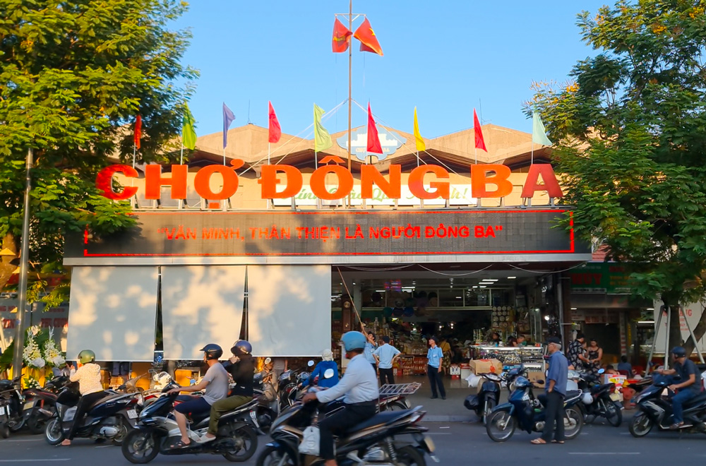 동바 시장 (Dong Ba Market)