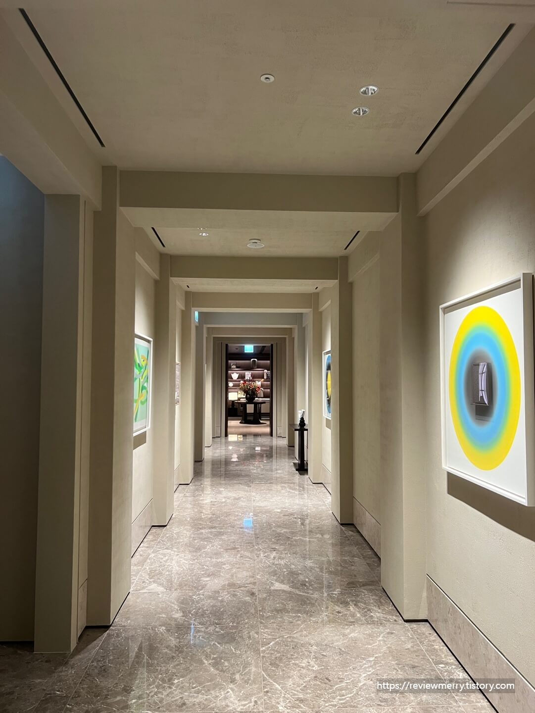 라운지 복도