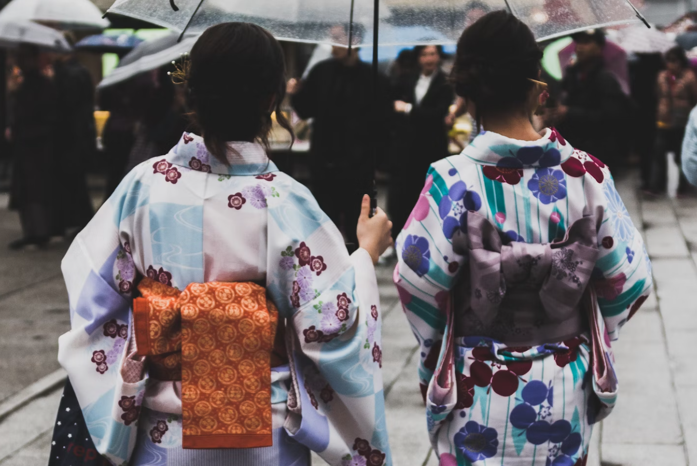 기모노를 입은 여성들