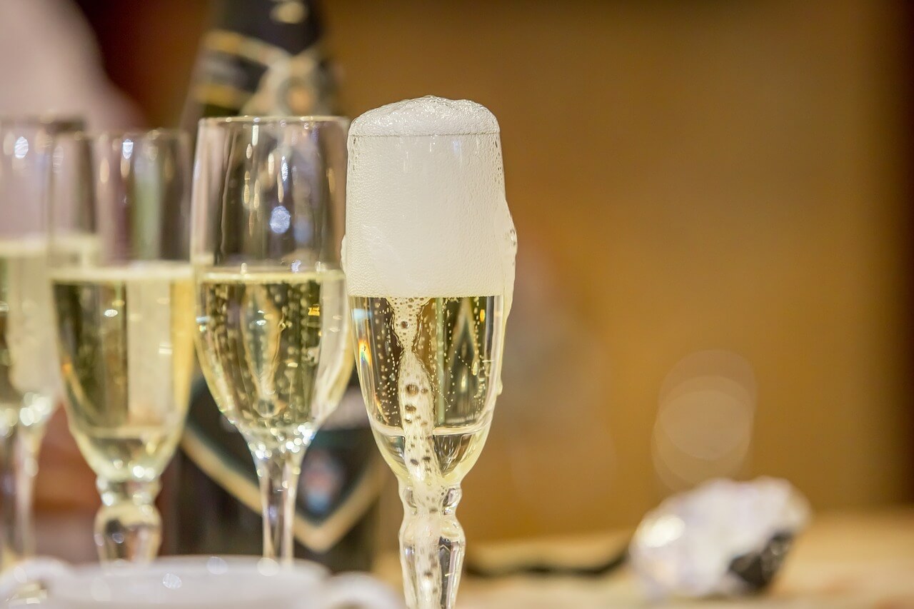 양념치킨 &amp; 프란치아코르타(Franciacorta) 와인 페어링｜달콤 매콤 양념과 이탈리아 버블의 우아한 만남