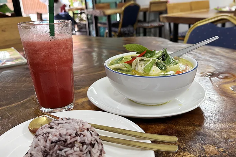 chada vegetarian restaurant chiang mai