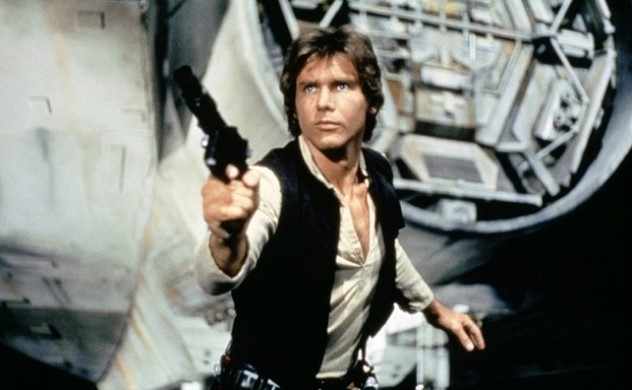 스타워즈(Star Wars) 시리즈의 영원한 아이콘, 배우 해리슨 포드(Harrison Ford)가 연기한 한 솔로(Han Solo)의 젊은 시절 모습