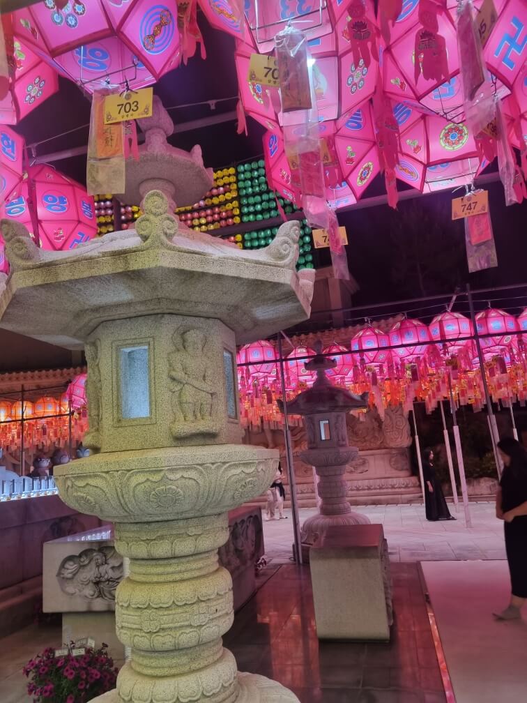 대웅전 근처 석탑