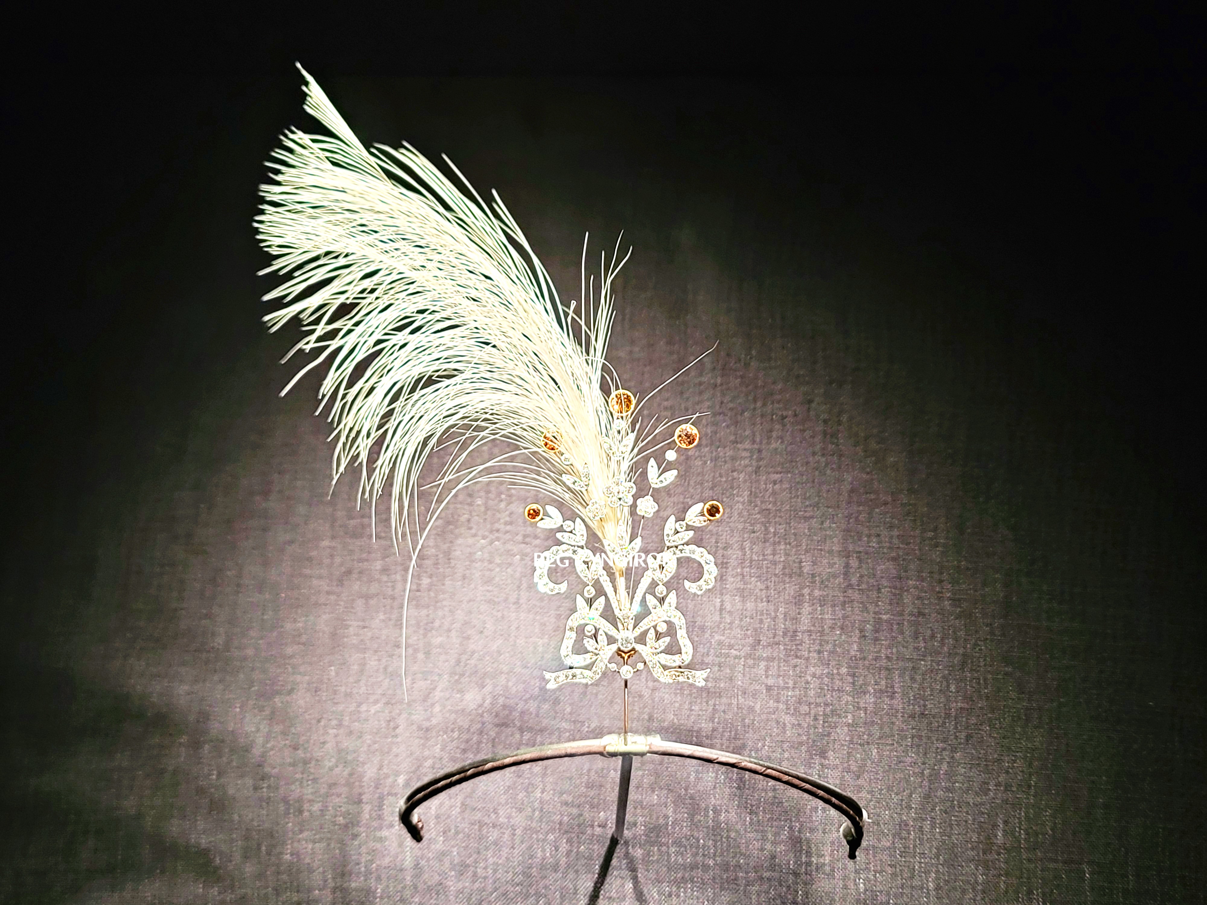 롯데타워 - 롯데뮤지엄 고혹의 보석 매혹의 시간 - 티아라 전시품 모습이다.