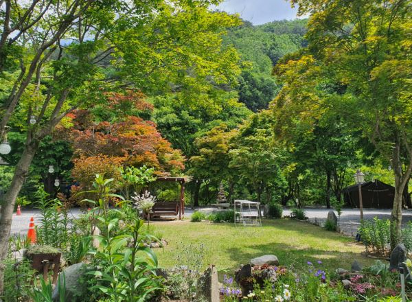 하얀여울캠핑장_정원