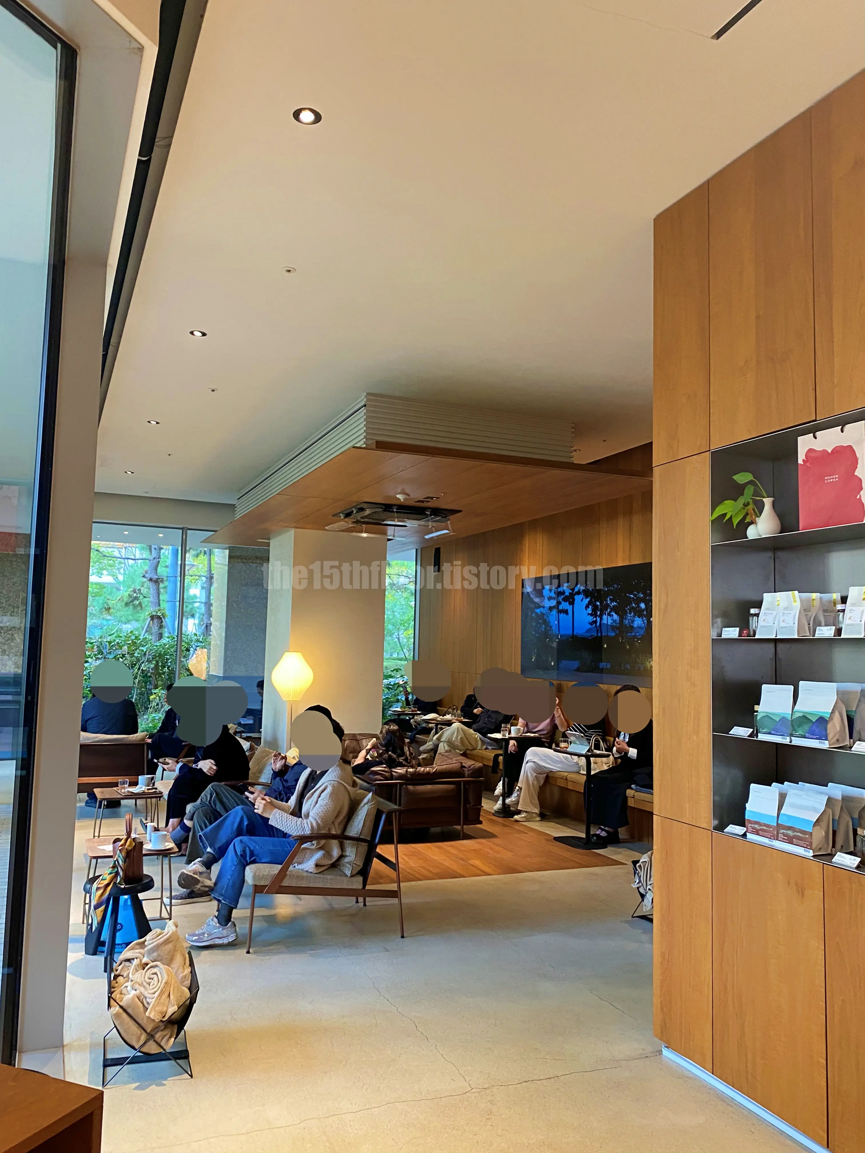 부산 해운대구 &amp;#39;모모스커피&amp;#39; 마린시티점 (내부)