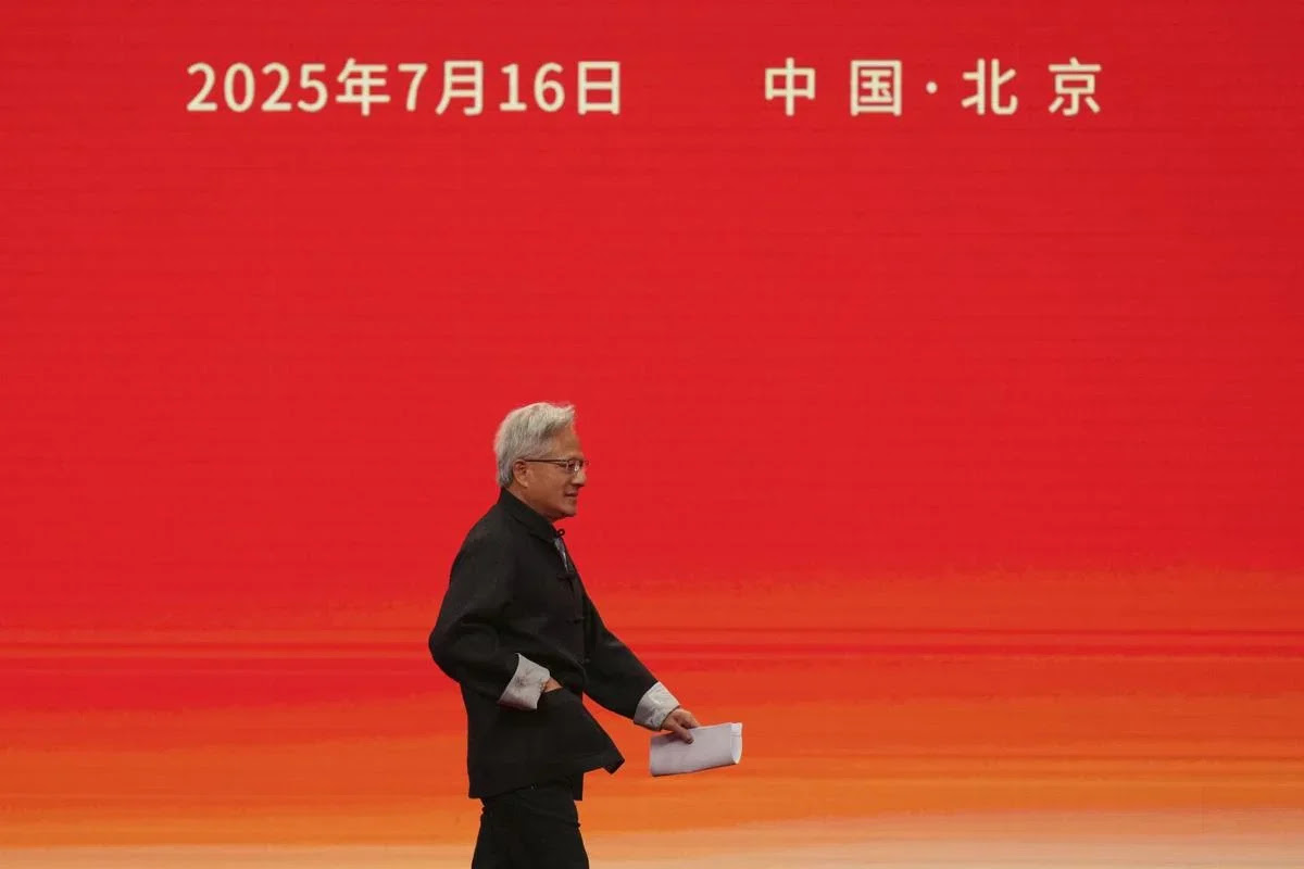 엔비디아 CEO, 中공급망박람회 개막식서 축사하고 취재진 만나