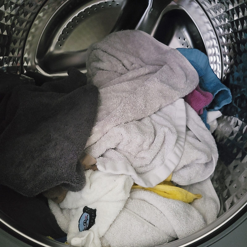 세탁기에 넣은 수건