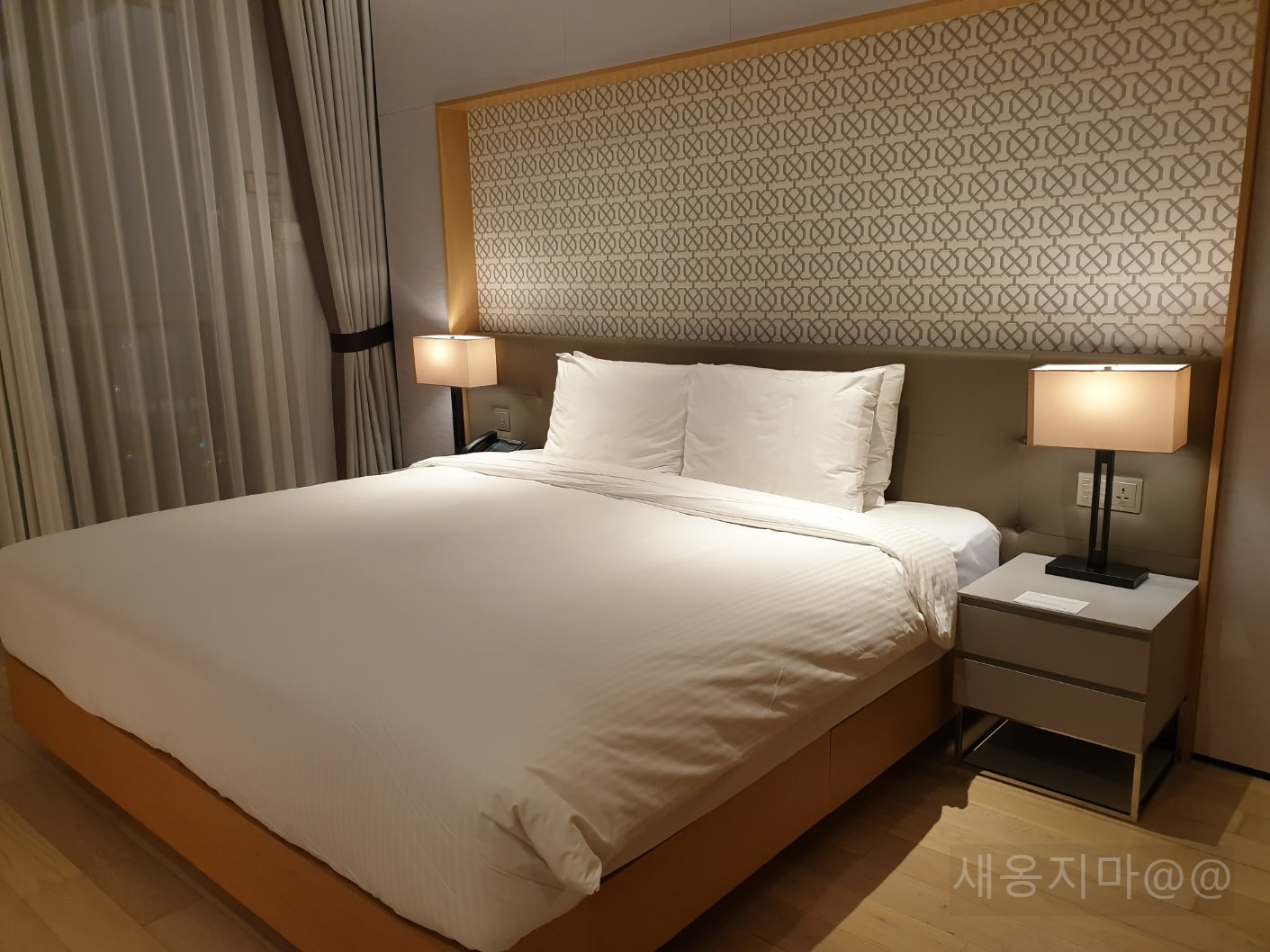 랜딩관-더블룸-베드