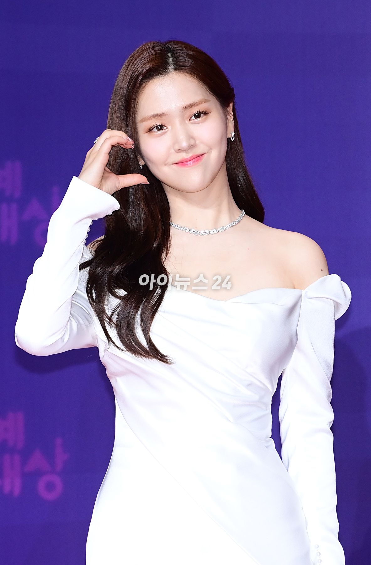 배우 김지은이 30일 오후 서울 마포구 상암 SBS 상암프리즘 타워에서 열린 '2023 SBS 연예대상' 시상식에 MC로 참석하고 있다. [사진=정소희 기자]