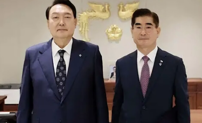 유승수 변호사 김용현 전 국방부장관 변호