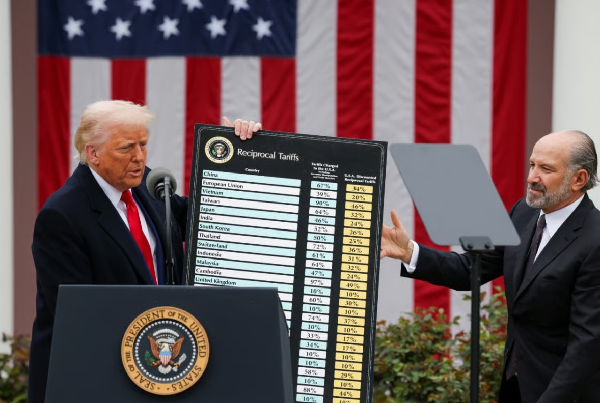 트럼프 관세폭탄 부메랑…미국 소비자물가 급등 시작, 인플레이션 악몽 재현되나 관련 사진