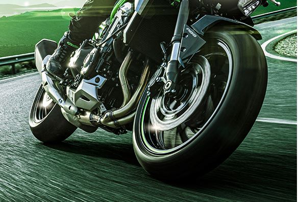 바이크타고있는 남자