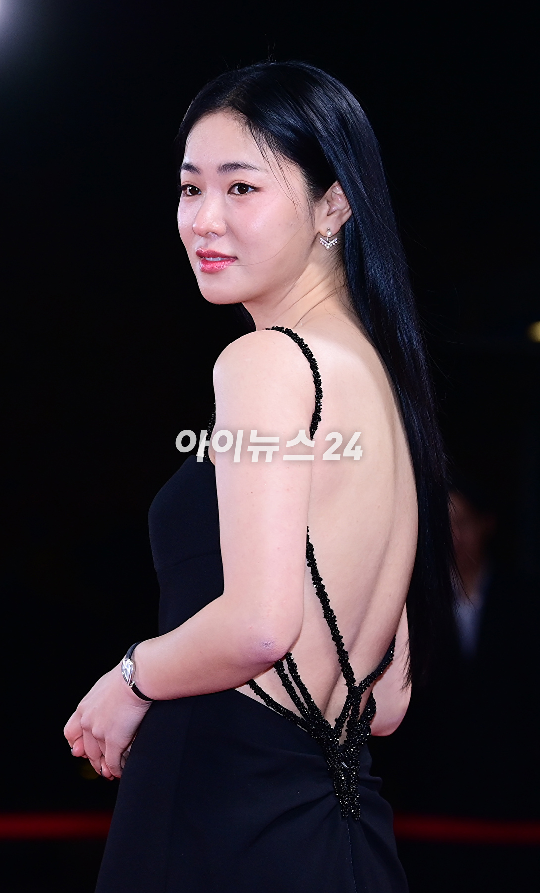 배우 전여빈이 24일 오후 서울 영등포구 여의도 KBS홀에서 진행된 제44회 청룡영화상 레드카펫 행사에 참석하고 있다. [사진=정소희 기자]