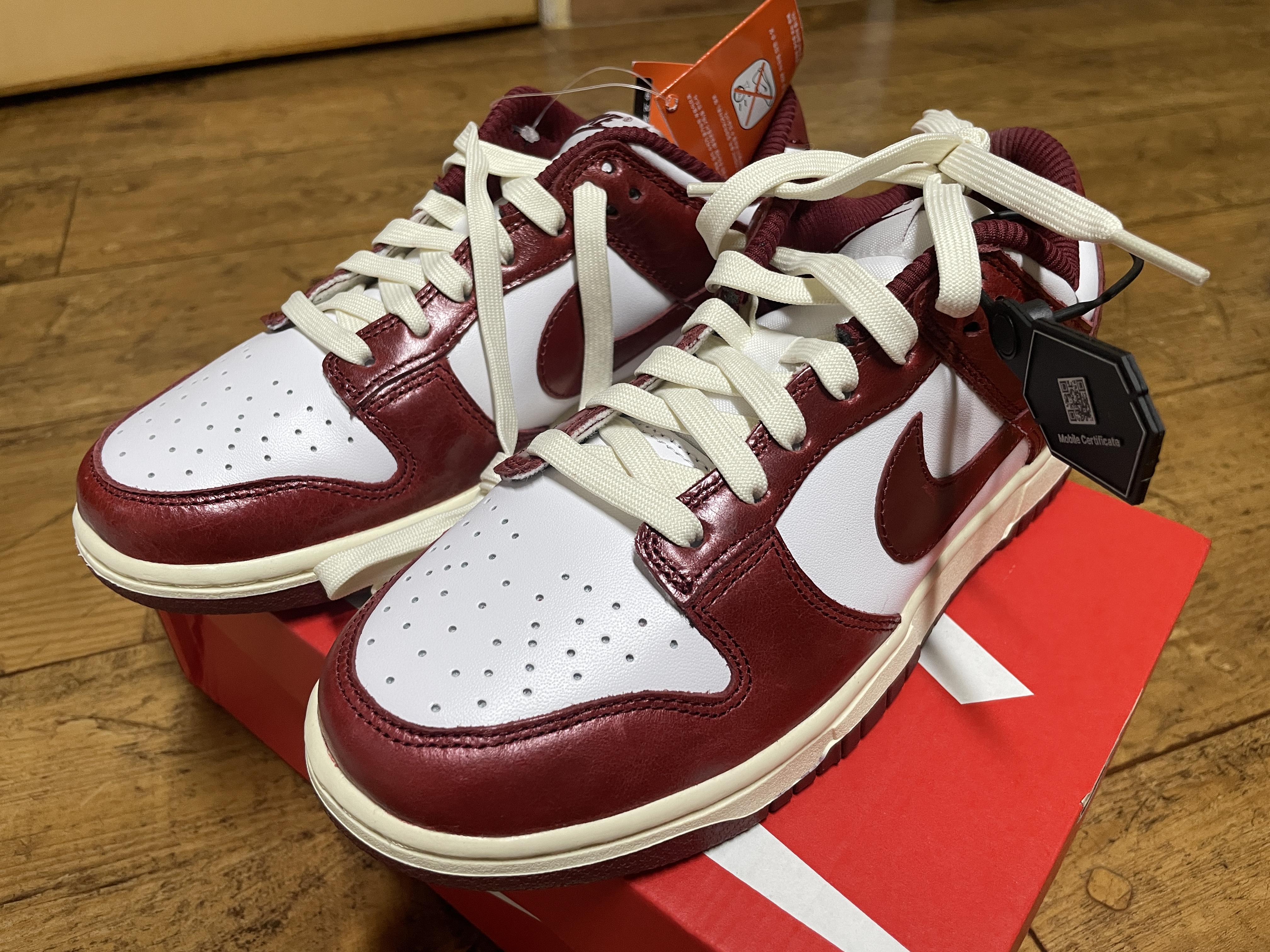 나이키 덩크 로우 레트로 프리미엄 팀 레드 앤 화이트