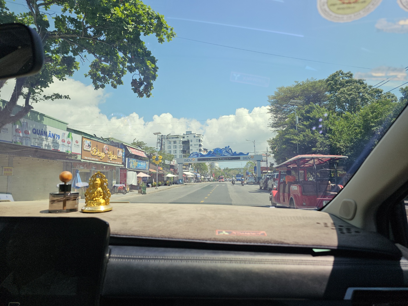 우버를 타고 이동하며 본 차창 밖 푸꾸옥 풍경