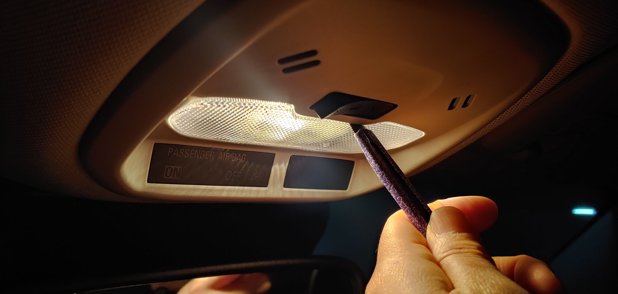 실제 차주가 알려주는 쉐보레 트랙스 크로스오버 - LED 실내등(전등) 교체하기