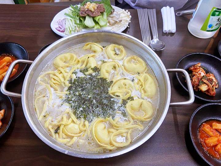 6시내고향 강원 철원 만두전골 만두소에 무우가 들어간 손만두 버섯전골 맛집 오늘 방송 추천