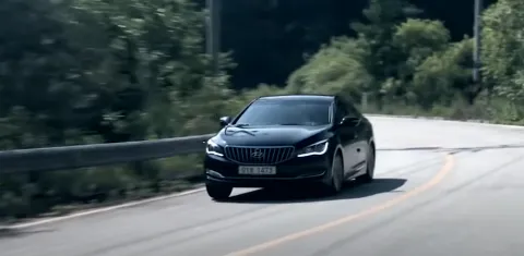 아슬란 데이라이트 점등 모습