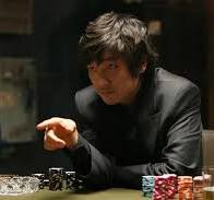 영화 타짜의 남자 주인공이 이야기를 하는 장면