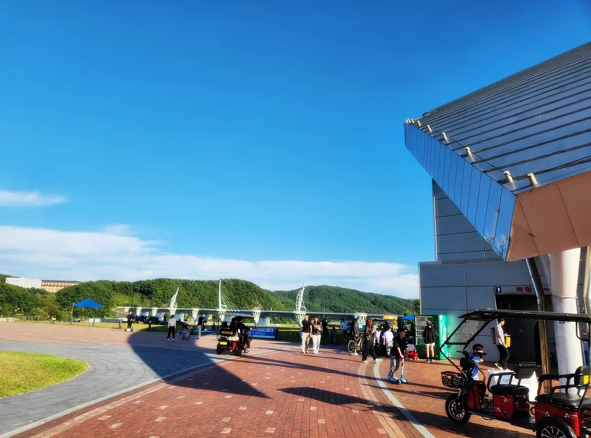 강천보-위쪽-놀러온-사람들