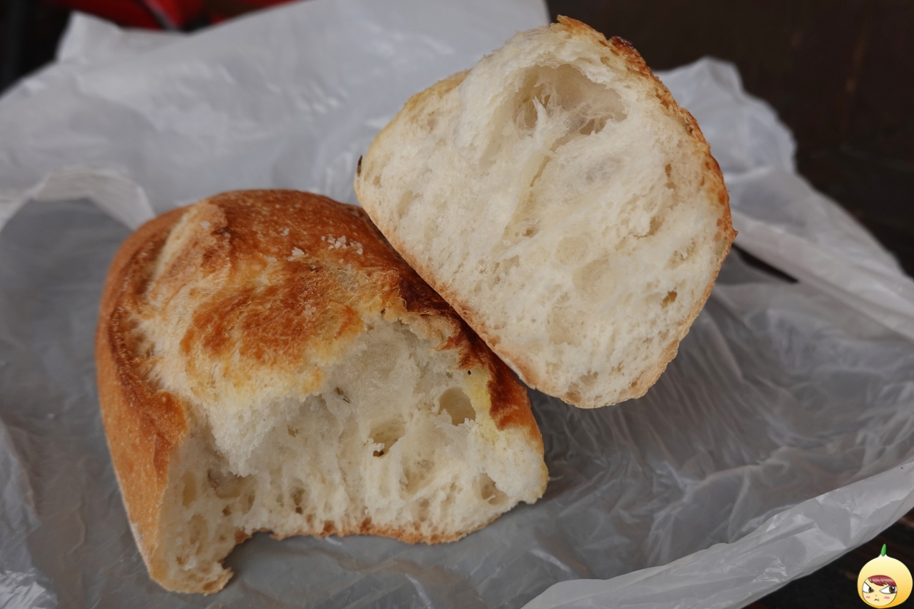 소금빵 단면