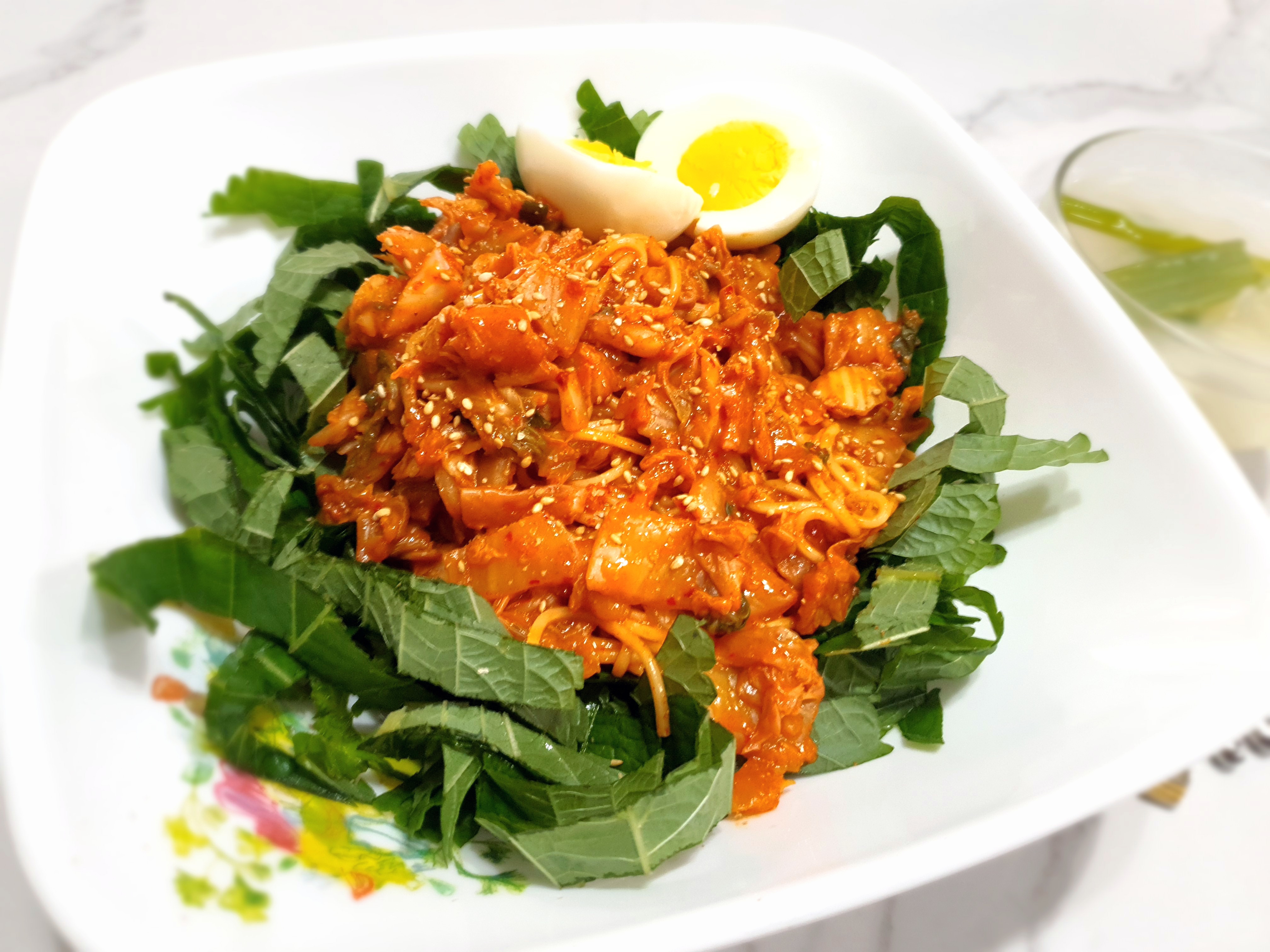 삶은-계란도-곁들였어요.