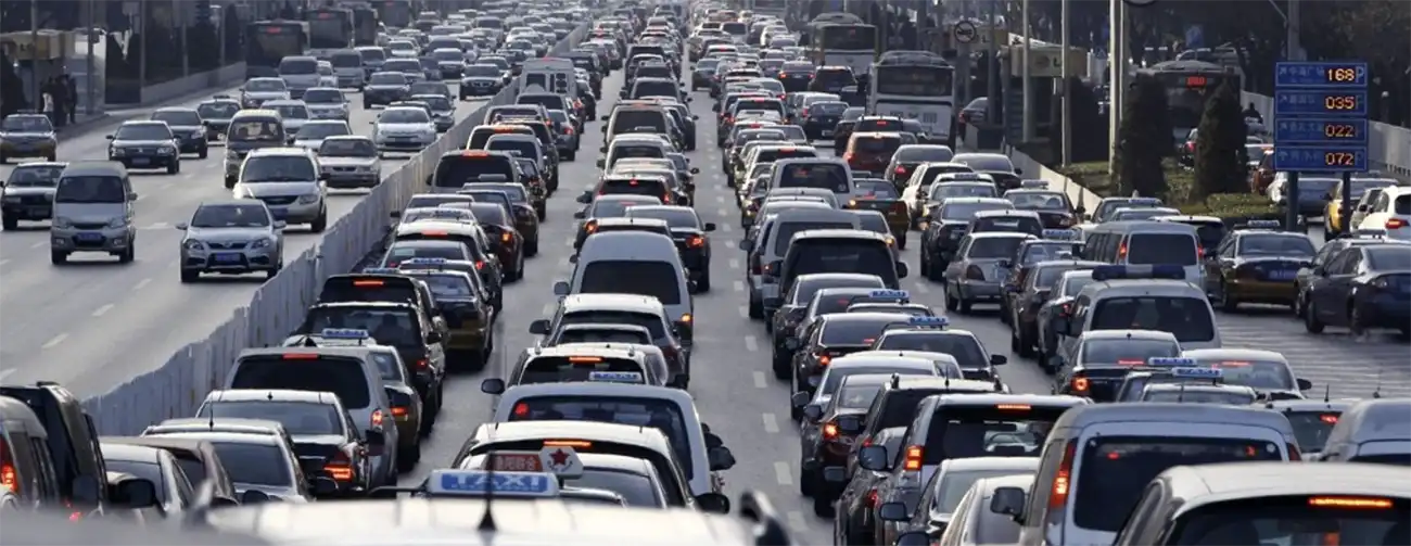 도로위를-달리는-자동차들