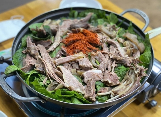 40~60대 건강 지키는 흑염소탕 효능과 집에서 끓이는 법