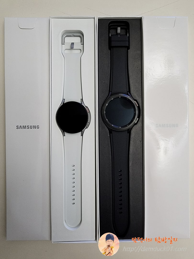 갤럭시 워치4 실버와 갤럭시 워치4 클래식 블랙