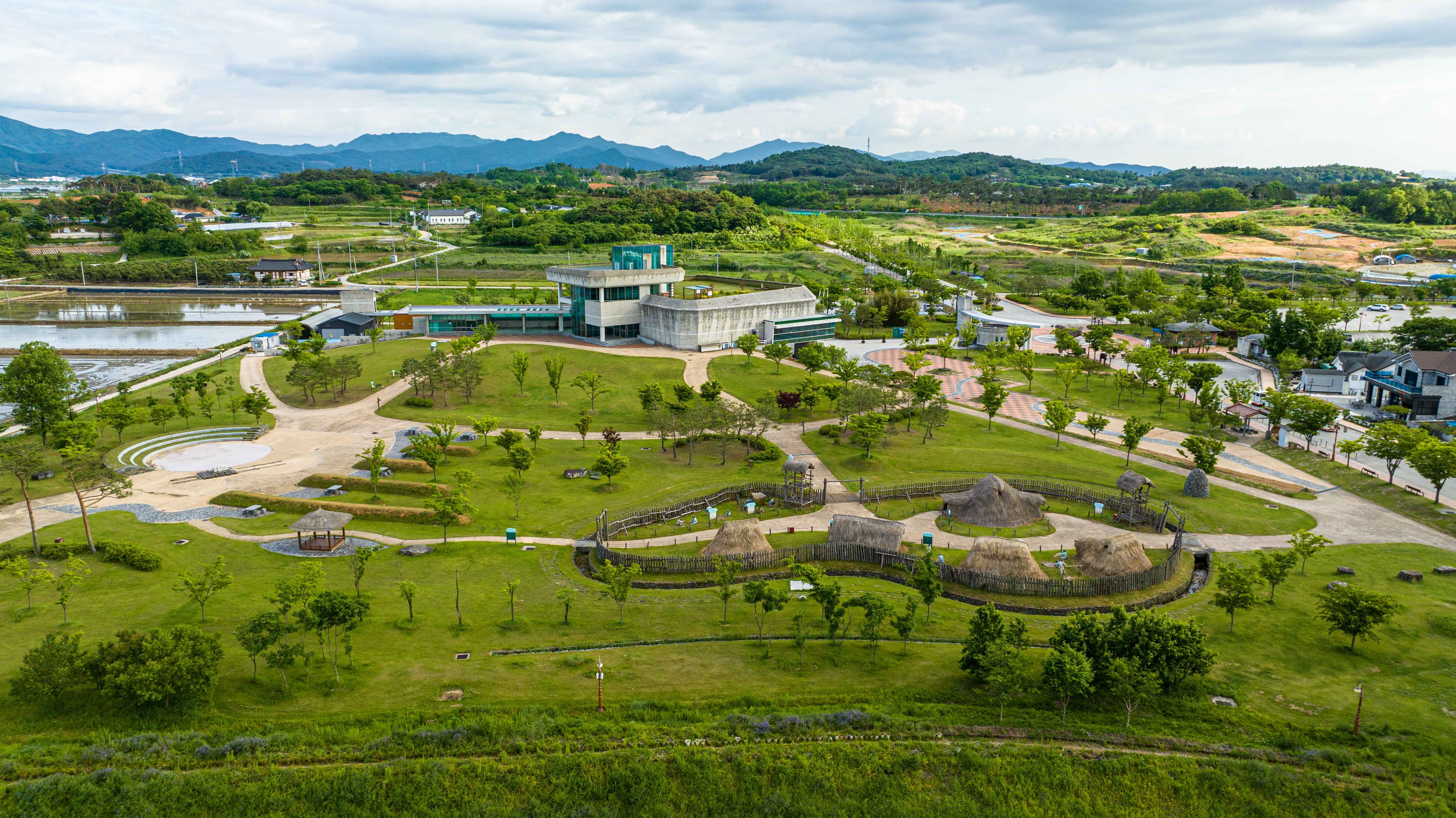 고창 고인돌 박물관 사진