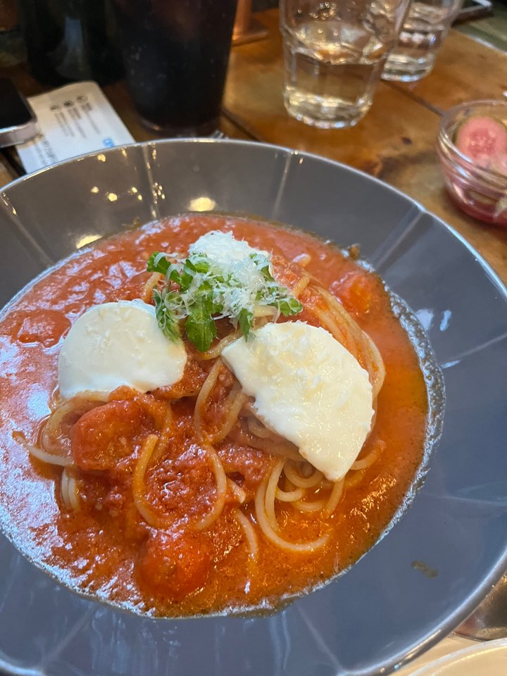 홍대 화덕 피자 뽀모도로 파스타