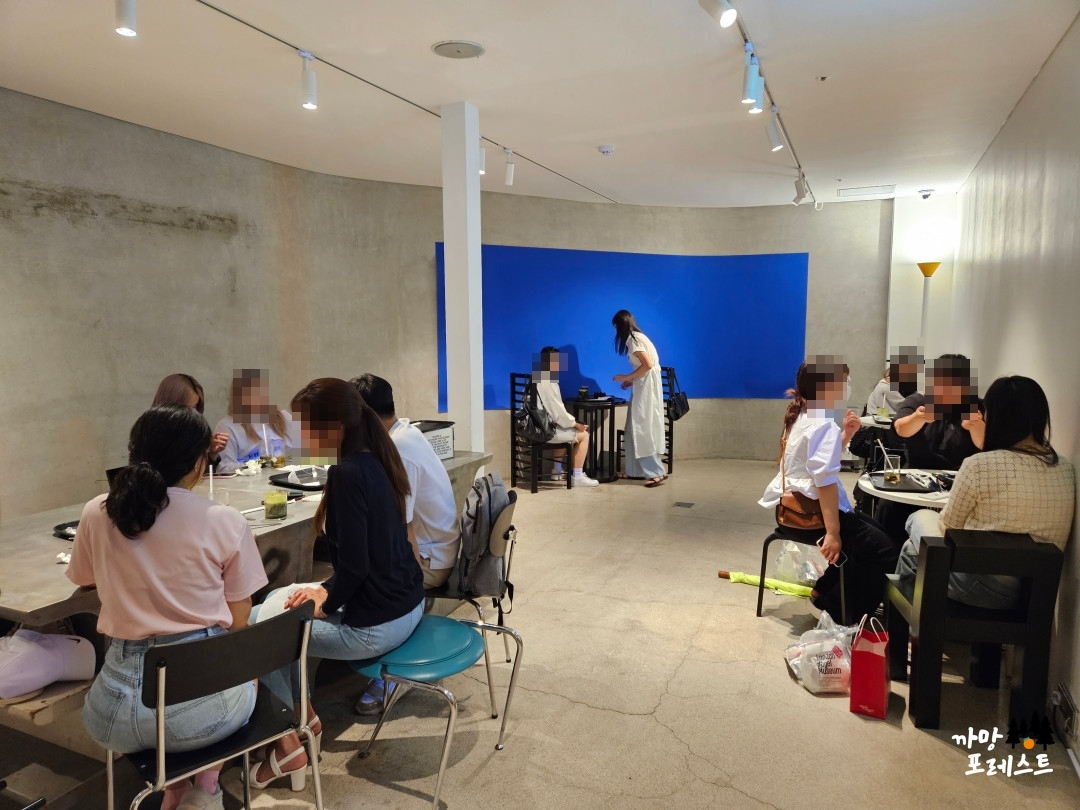 누데이크 하우스 도산 매장 내부