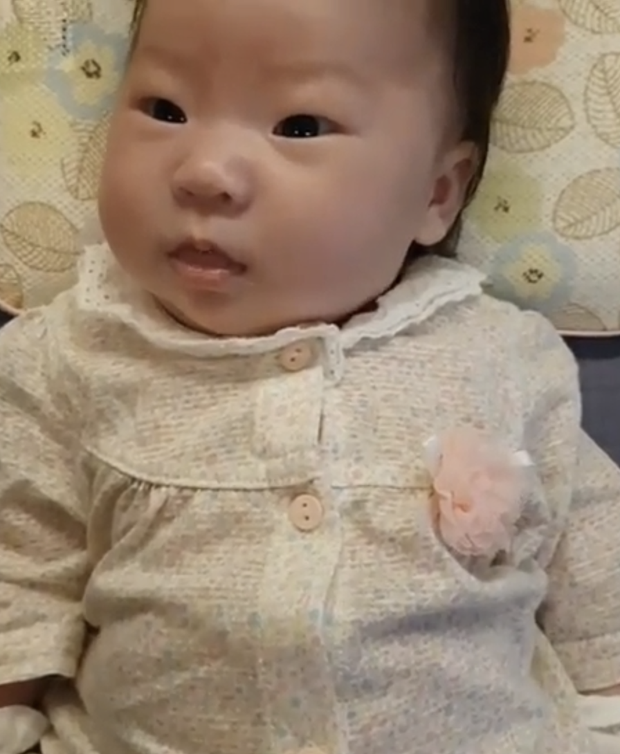 육중완 딸 아기때 사진