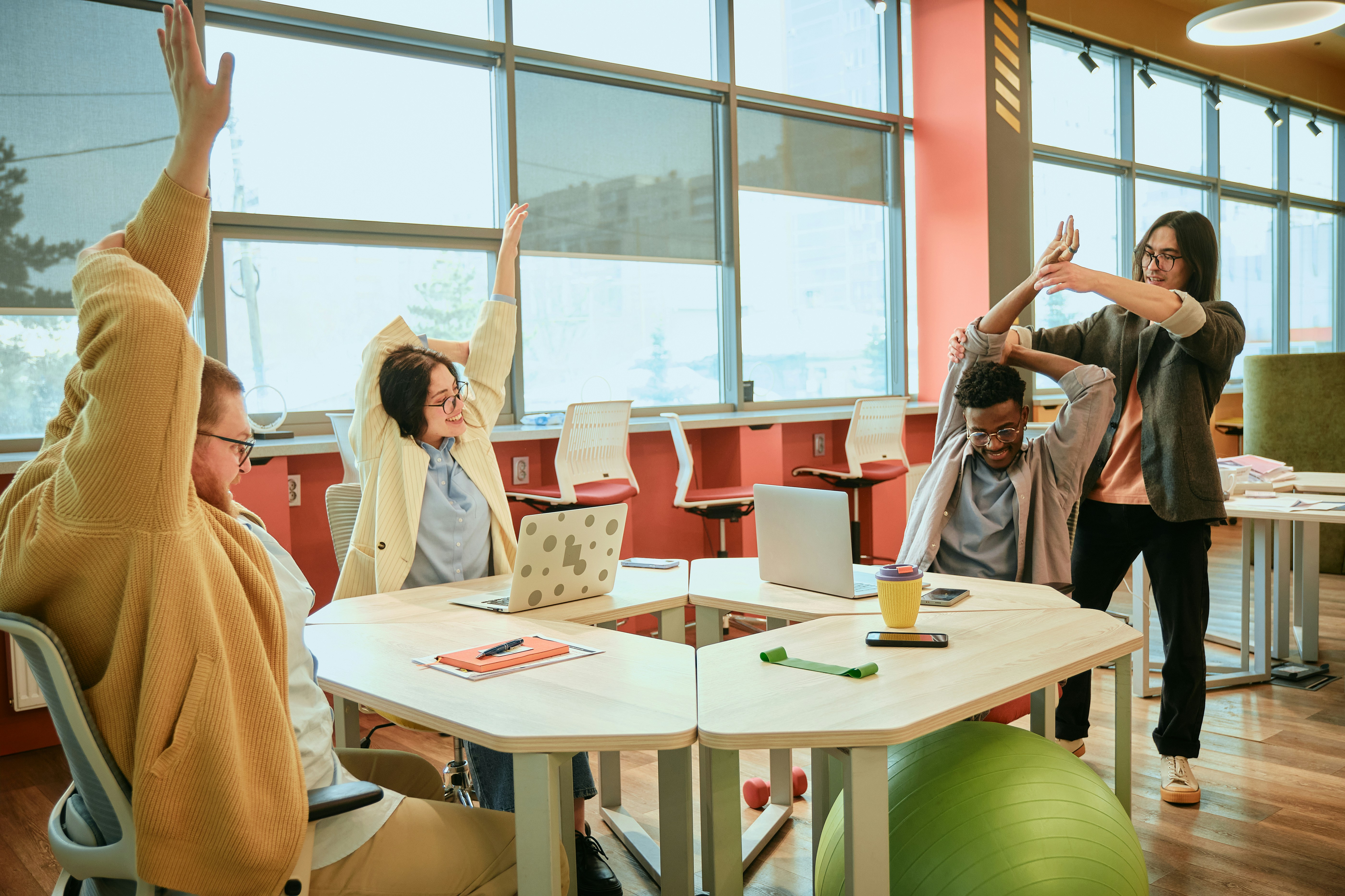 요가 vs 필라테스, 자세 교정에 더 효과적인 쪽은?