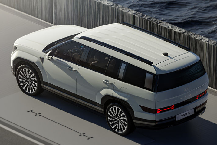 2023 싼타페 뒷모습