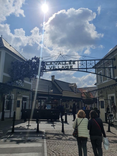 라발레빌리지-입구