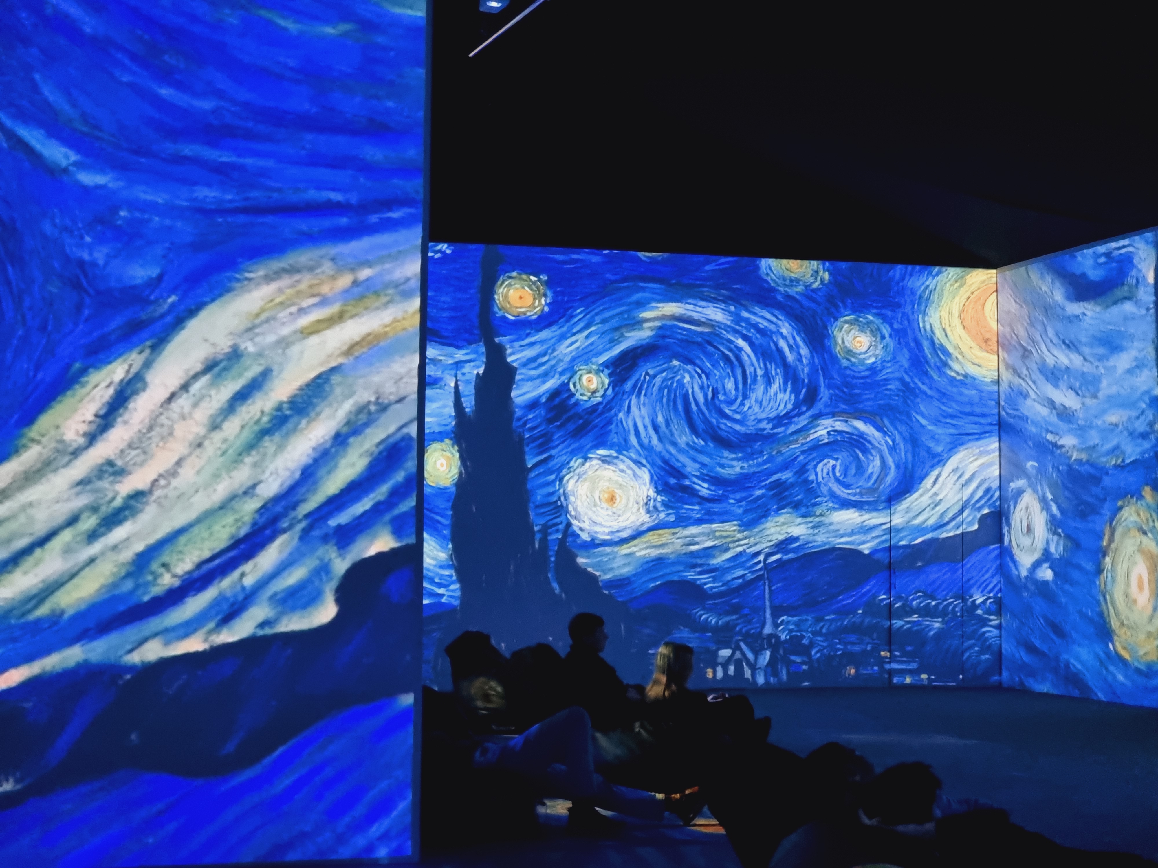 고흐의 별이 빛나는 밤에