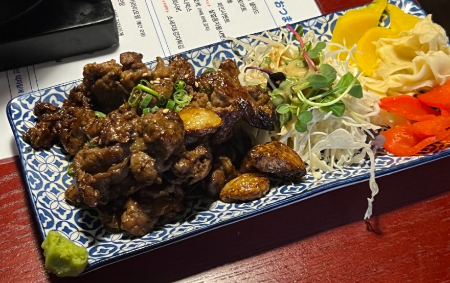 불맛 제대로 나는 구운 돼지 요리 부타이야끼
