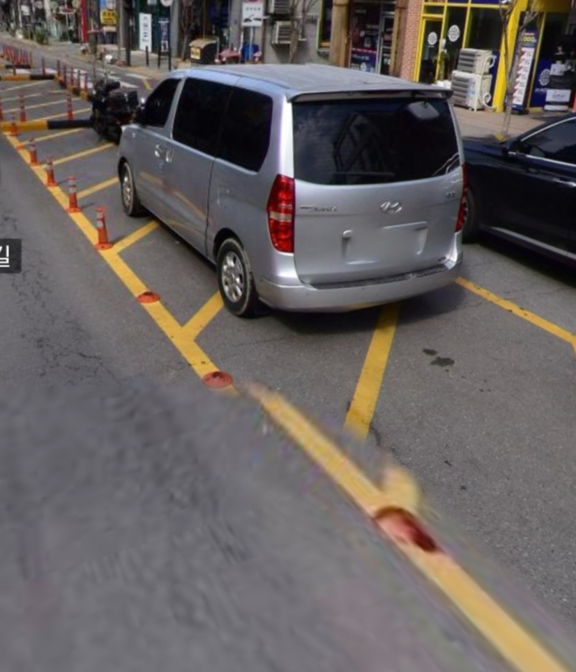 안전지대 주차위반 차량 사진