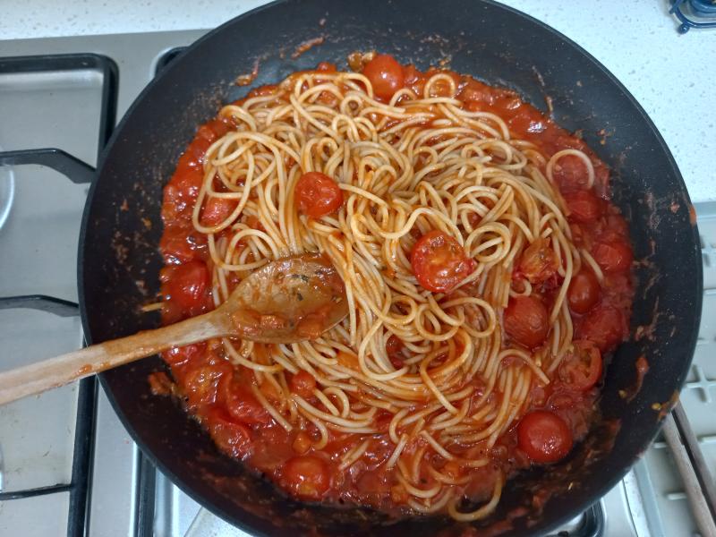 노브랜드 아라비아따 토마토 바질 파스타