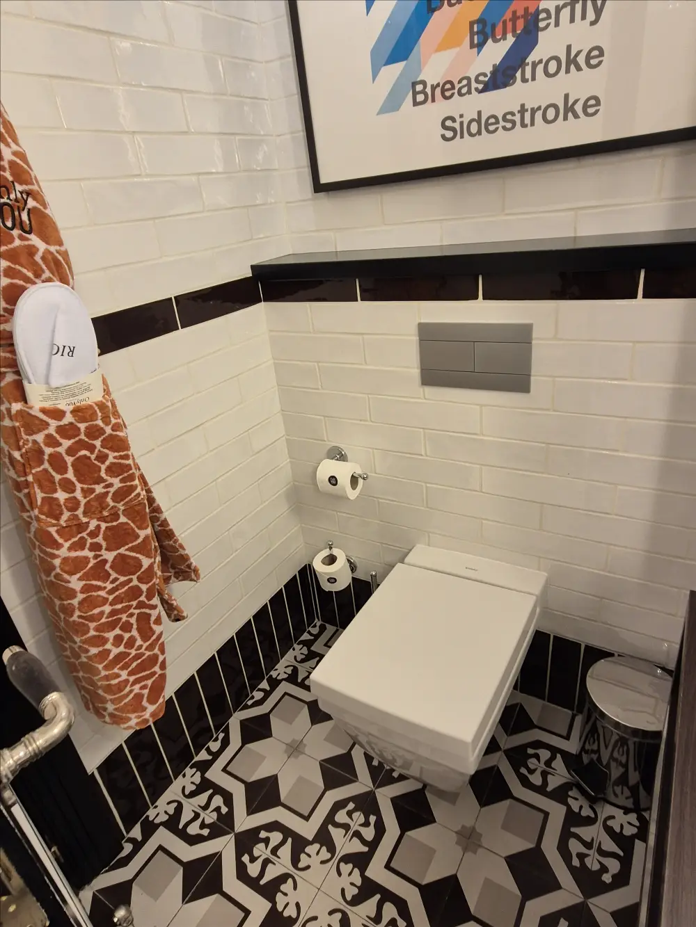 호텔 변기 사진