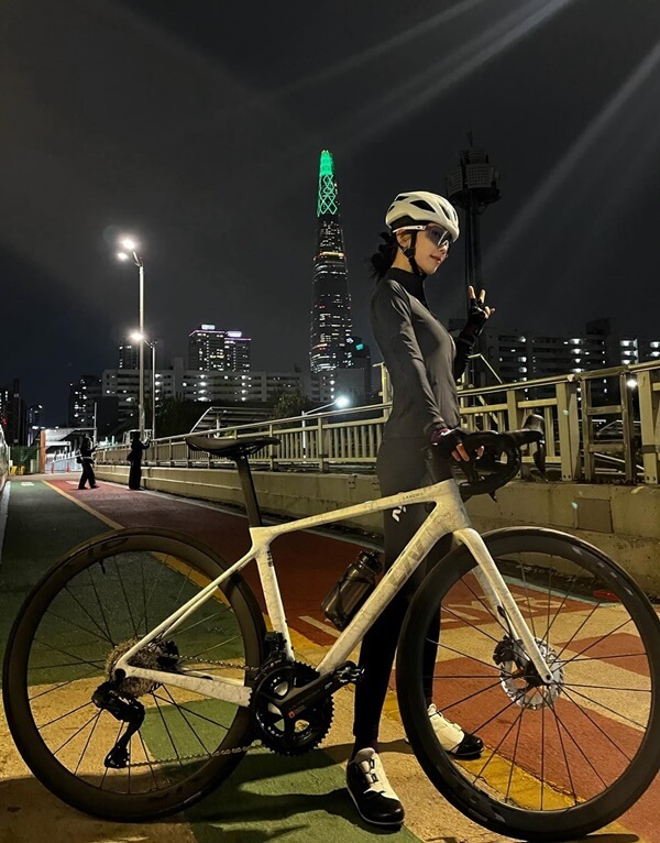 하서윤-자전거