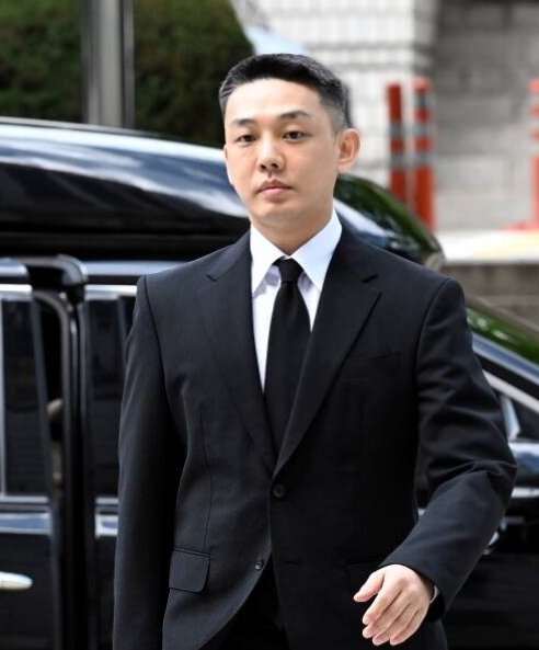 유아인 빌리언스 전속계약