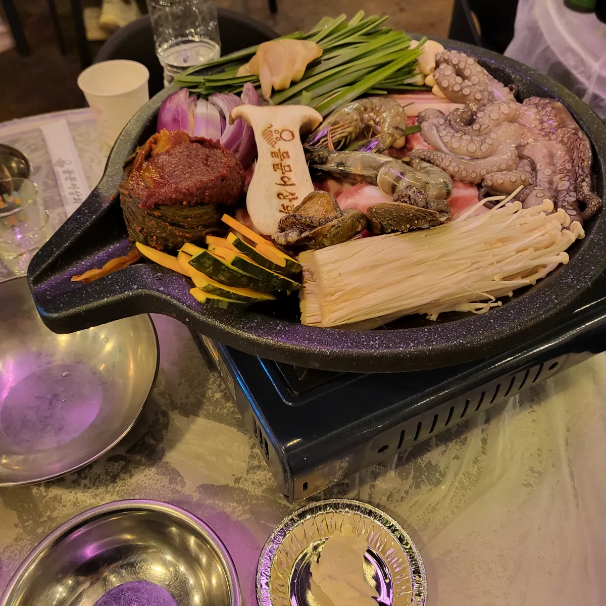 돌문어삼합-메뉴의-모습