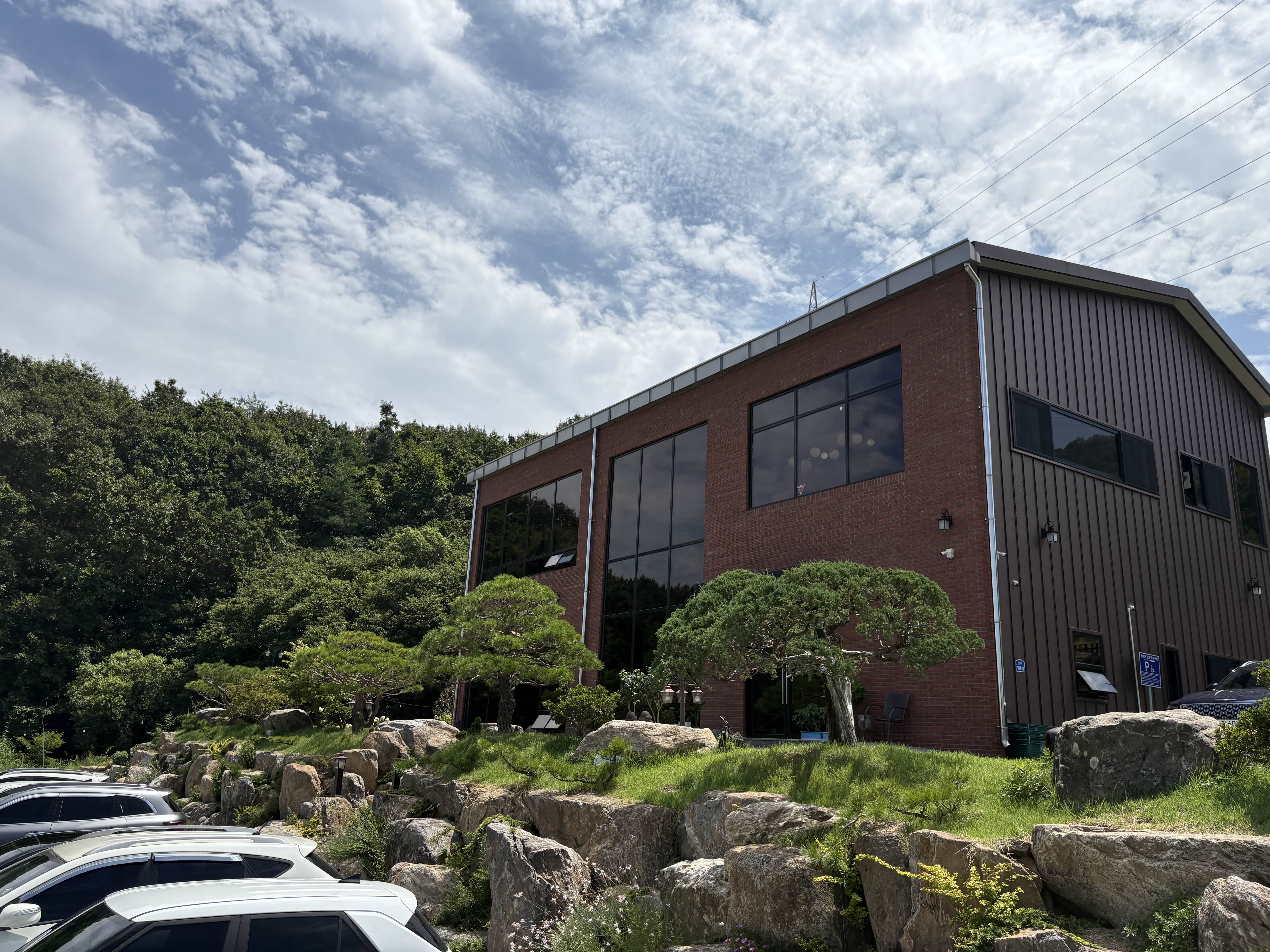 [아산 배방 카페] 배방 숲 방문기 &amp;#124; 브런치&amp;#44; 반려견 야외 동반 가능한 힐링 카페